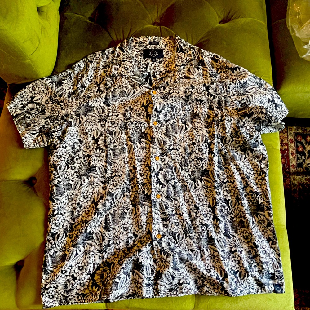 Even Tide Floral XXL shirt. Navy with Grey Flowers.
